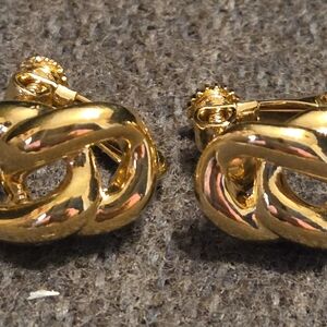Vintage Napier Signed Gold‎ Tone Infinity Lovers Knot Screwbacks Earrings Retro